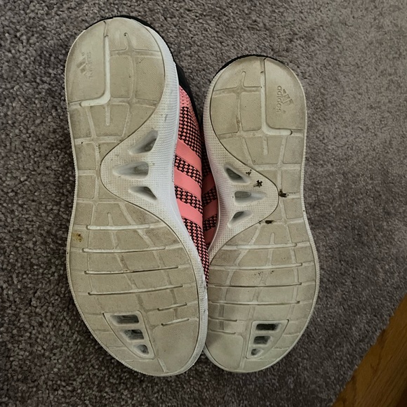 7.5 pink and black Addis’s women’s sneakers. Worn a handful of times. - Picture 4 of 10